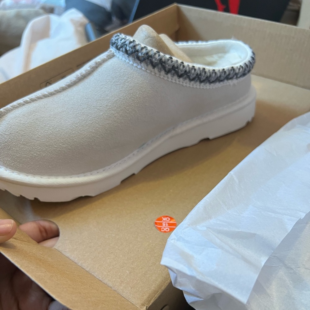 i purchased these uggs back in december but i ordered the wrong size. never worn